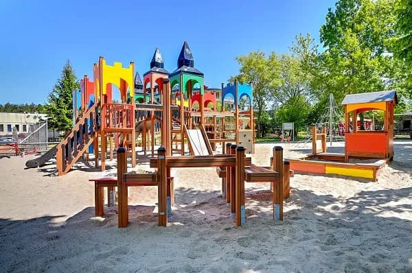 Gdzie z dzieckiem nad morze bałtyckie? Odkryj idealne miejsca na wakacje
