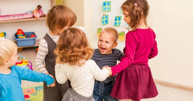 Czy żłobek jest placówką oświatową? Odkryj ważne różnice i przepisy